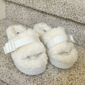 UGG ugg fluffita women’s slippers SIZE 8